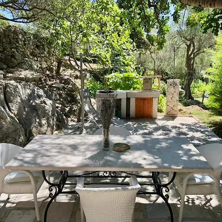 Сasa de vacaciones Stone House Retreat