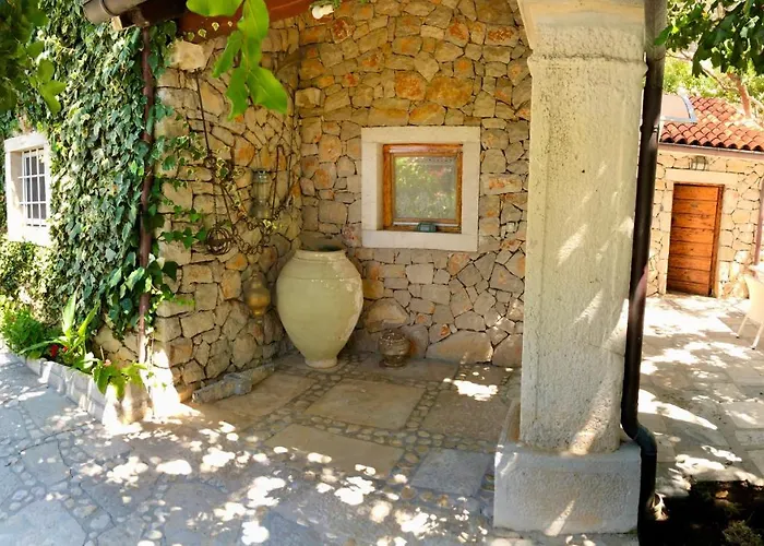 Stone House Retreat *