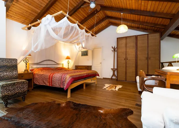 Stone House Retreat *