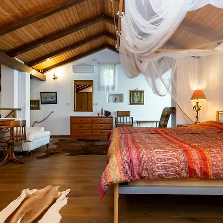 Stone House Retreat *