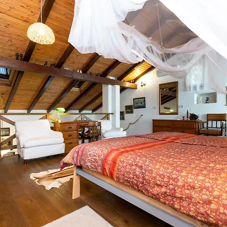 Stone House Retreat *