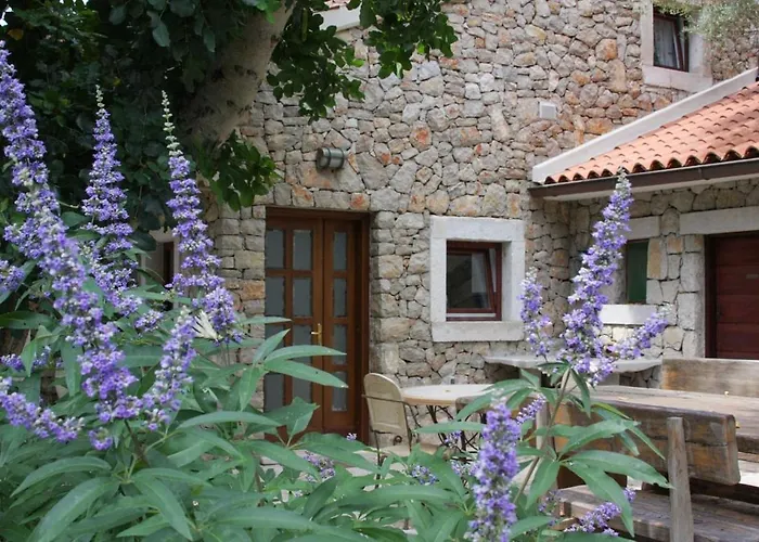 Stone House Retreat * 木洛希尼
